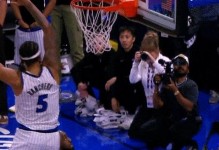 G1三分5中5！雷迪克：我们一直鼓励肯纳德多出手三分 - 全景赛事 - 体育在线窗