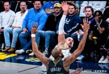 致敬西帝？约基奇面对华子不抛投 硬传布劳恩2罚1中错失扳平机会 - 全景赛事 - 体育在线窗