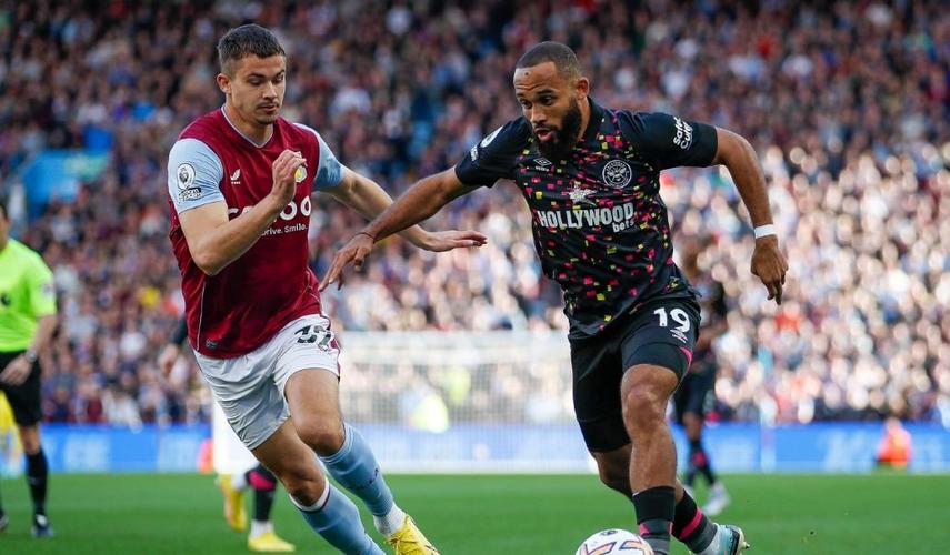 英超2月最佳扑救候选，拉亚对阵布伦特福德时的关键扑救在列