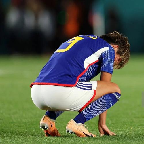 禁区内被球绊倒+空门不进,澳大利亚女足低级失误频频