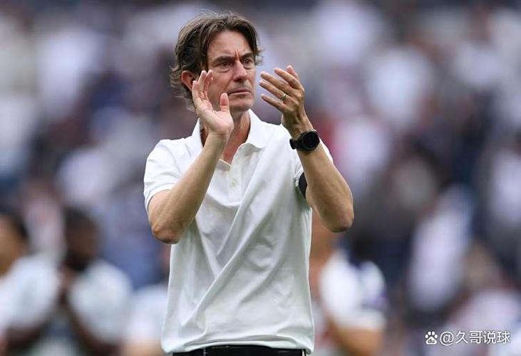 电讯报:热刺输球后,球迷大声怒骂俱乐部分析师、董事包厢的高层