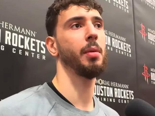 合计28中8!媒体人:打无库勇都打成这样 申京和小贾猜拳跳楼吧