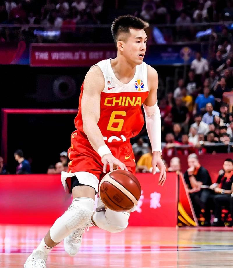 东体:在职业生涯末期遭遇如此严重的伤病 郭艾伦实属遗憾和可惜