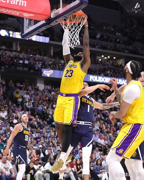 眼睛放光！贾马尔·专打湖人·穆雷17中8得28分4板7助 上半场20分