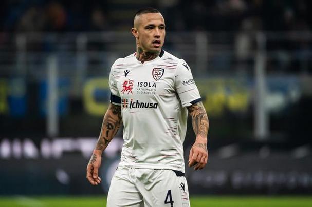 纳因戈兰：他们说我不抽烟喝酒能去皇马踢球，但没有这些我不快乐