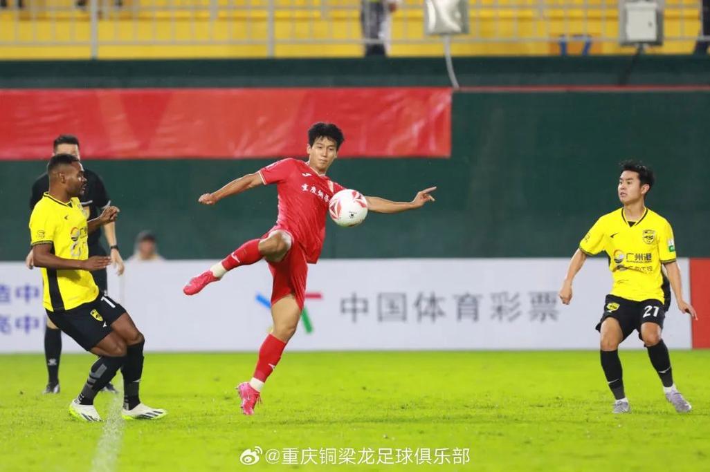 铜梁龙队史首场中超!渝媒:700名重庆球迷远征天津客场