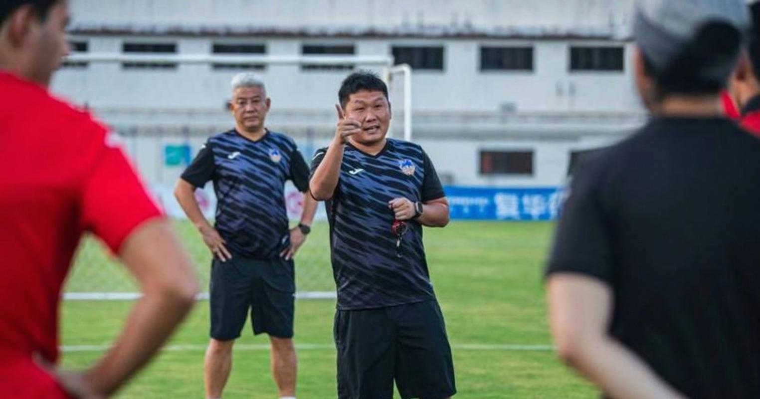 刘建业：本场是铜梁龙的、也是我执教的首场中超，我很期待很兴奋