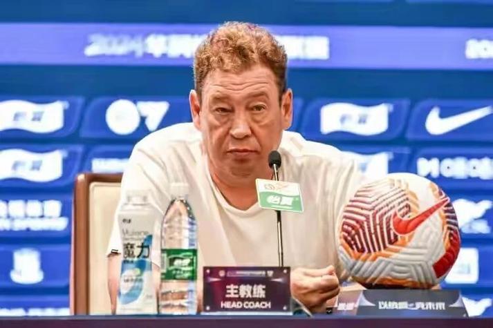 斯卢茨基：队内很少谈论-10分起步 大目标还是希望争第一拿冠军