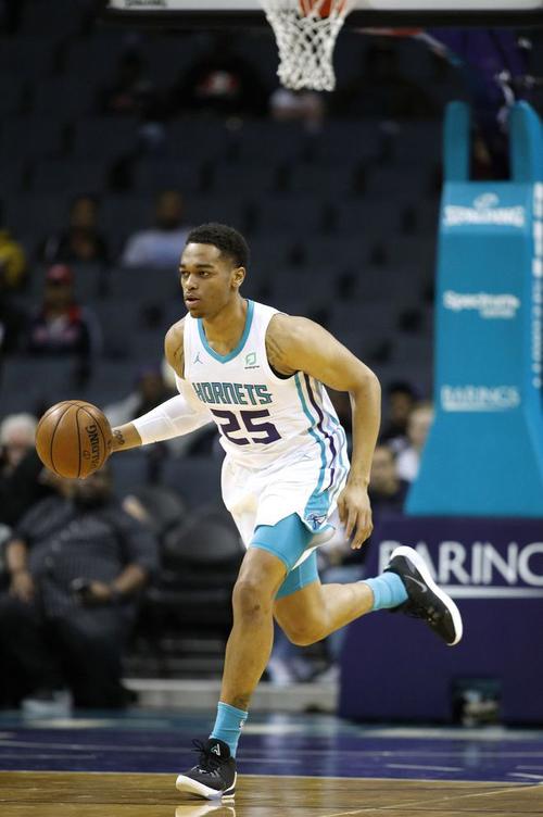 范晓冬：冈田武史格局有点小，有次训练动作大他以为我对球队不满