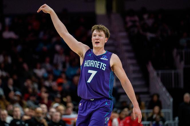 【菜鸟】贝利32分7三分闪耀 里斯18分20板 弗拉格22投18分6助4帽