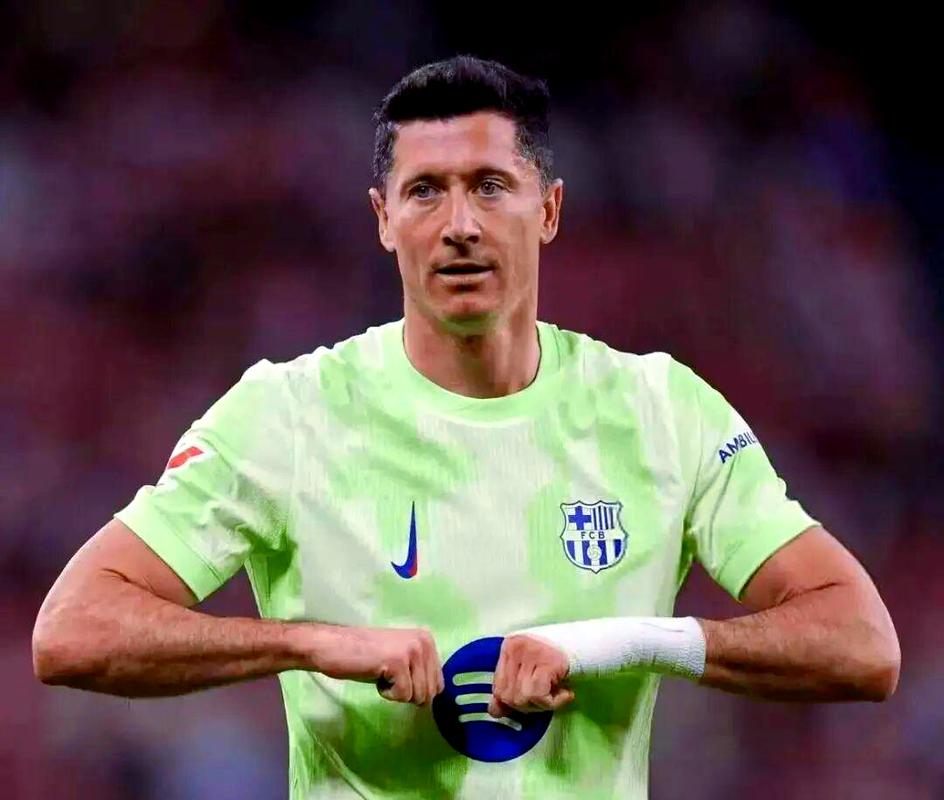 莱万谈巴萨未来:我没必要急于决定,未来完全取决于我自己