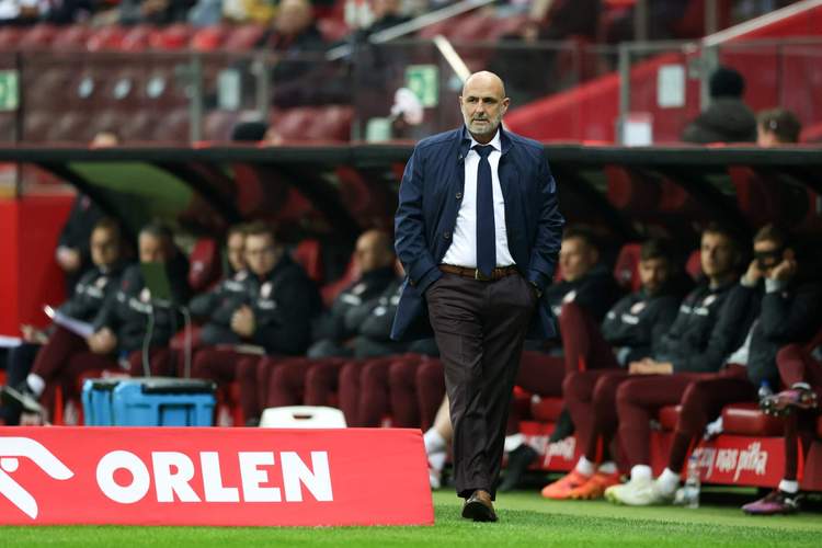 波兰主帅:莱万将佩戴防护面具出战世预赛附加赛,相信他不受影响