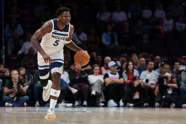 张佳玮：圣安东尼奥全队努力挡住伦纳德 像新马刺与旧时代的诀别