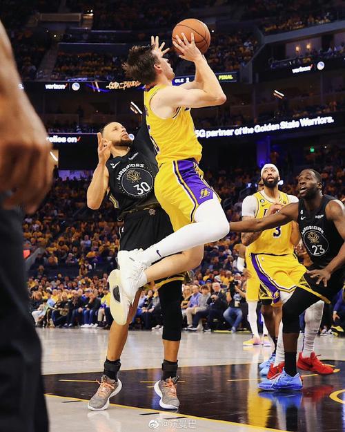 不常见！里夫斯第四节犯满离场 生涯第2次毕业&上次是在2024年1月