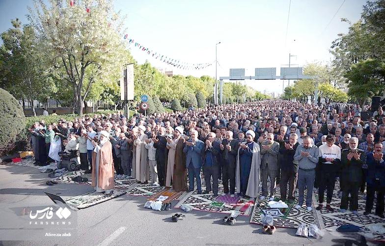 比赛暂停给穆斯林球员开斋遭球迷狂嘘，利兹联官方呼吁保持尊重