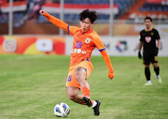 流畅反击！谢文能低射破门获赛季首球 瓦科助攻，泰山1-0领先铁人