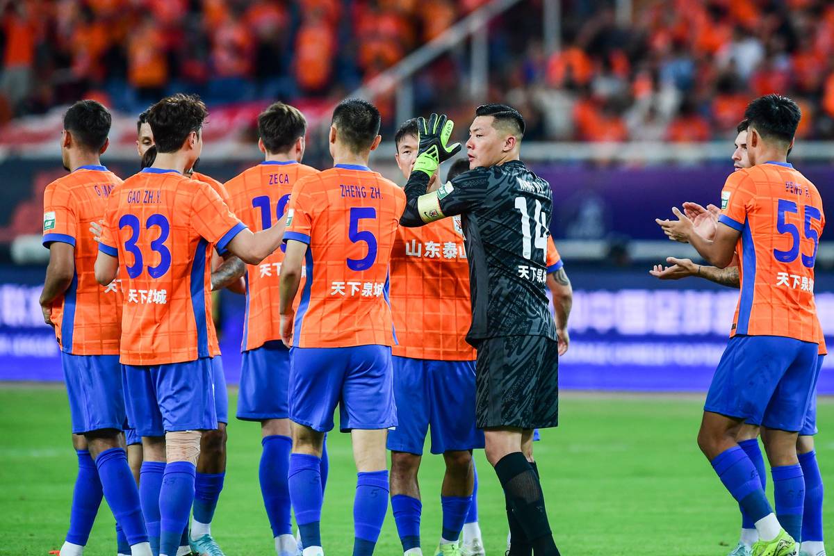 中超首轮|泰山vs铁人首发出炉：5外援PK，阿尔瓦罗、热菲尼奥先发