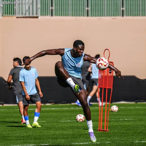 盖伊中超首秀数据：5次射门攻入2球，4次尝试过人2次成功