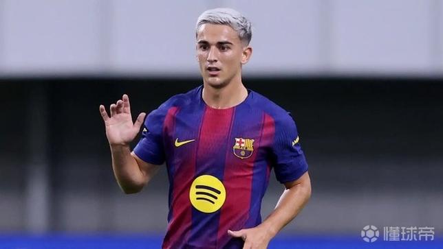 世体：巴萨本轮联赛佩戴黑纱比赛，以对加维去世的祖母表达悼念