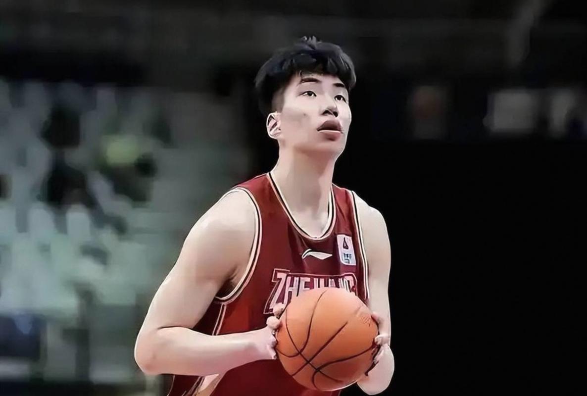 万里驰援中国男篮!余嘉豪:纵使千难万险也不能阻挡我的赤诚之心