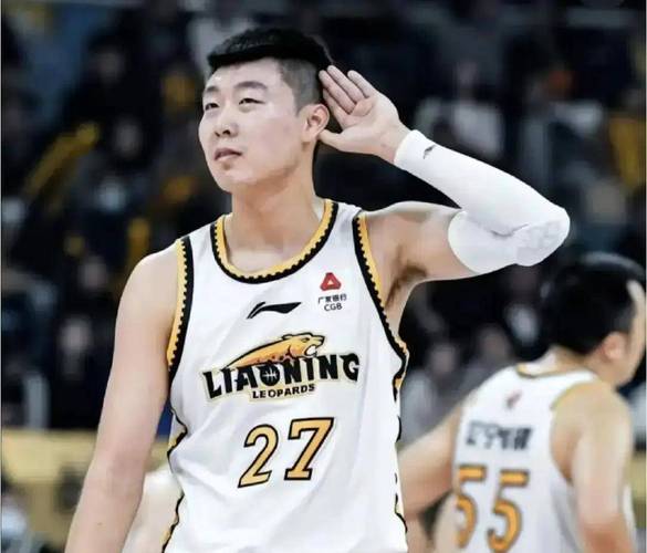 俞泽辰预赛100分!杨鸣:没想到 他应去三分大赛 比赛没见他扣过