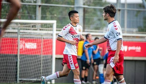 记者谈海港输球：今天要不是门柱帮忙场面不会好看 杨希攻防出色