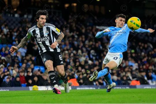 太阳报：皇马球探考察托纳利，准备加入曼城和阿森纳的竞购行列