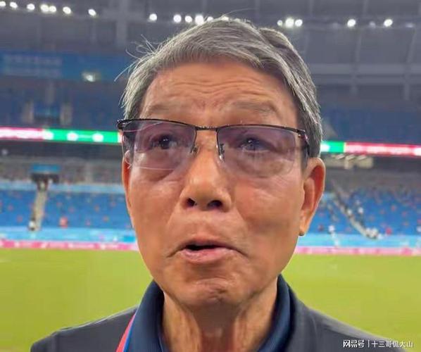 历史恩怨！做客海港的河南球迷高喊：XX徐根宝