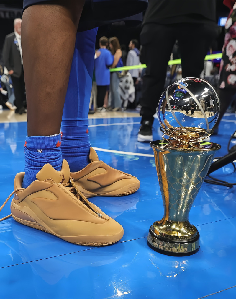 亚历山大：无论追梦怎么防我都能出手 我能带着自信撤步投篮