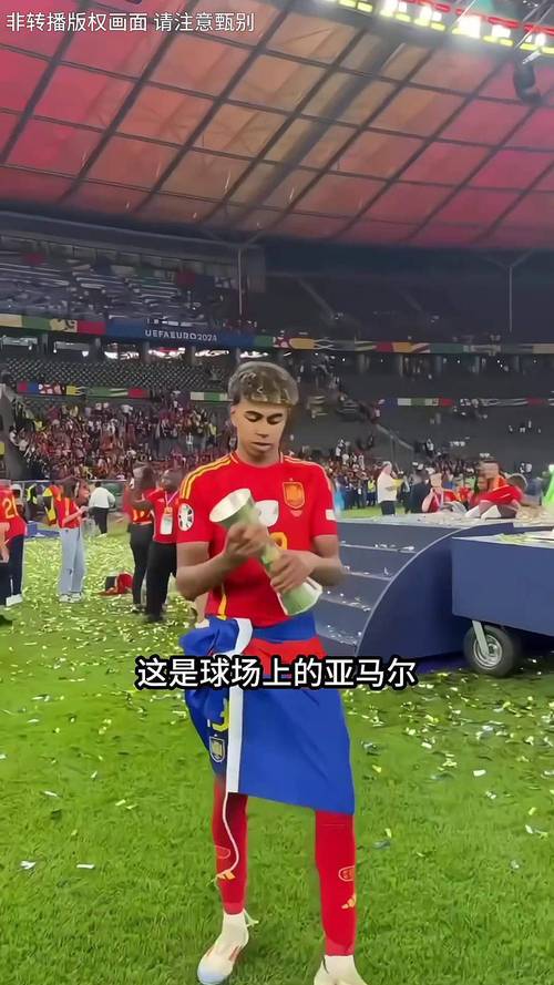 从小一起踢到大！亚马尔、贝尔纳尔、库巴西儿时庆祝视频走红网络