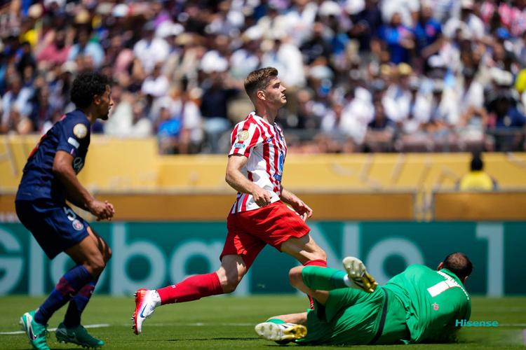 超绝脚法！格里马尔多再进精彩任意球，赛季35场12球8助5个任意球