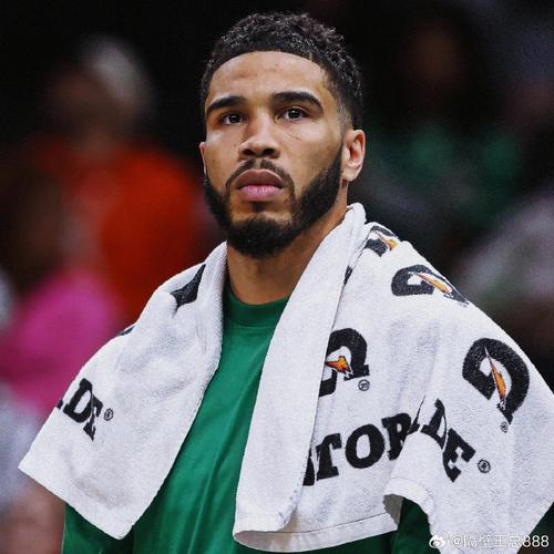 哈登:塔图姆始终保持没有任何东西能阻止他的心态 这很鼓舞人心