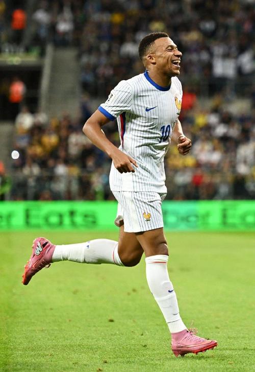 马卡报:姆巴佩已返回马德里,但能否出战曼城依然存疑