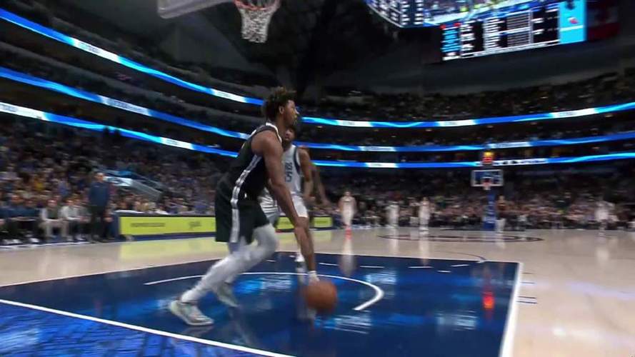 Shams：马克西遭遇右手无名指扭伤 将缺席接下来两场比赛