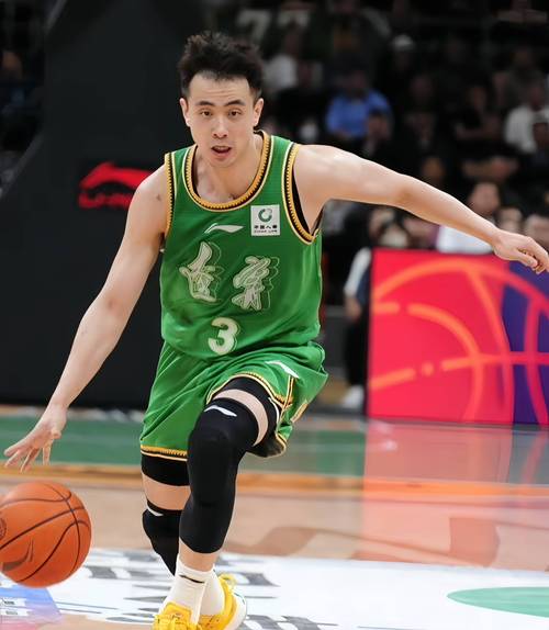 赵继伟更博晒出全明星系列照：第8次全明星 看到了很多年轻的面孔