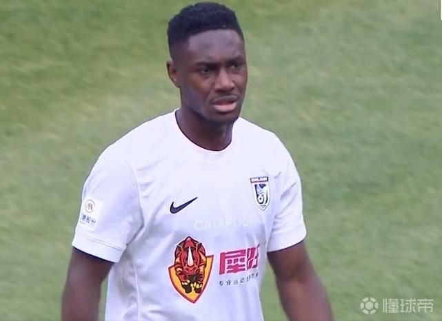 莱奥数据：2次射门0射正，1次成功过人，关键传球挂零，获评6.5分