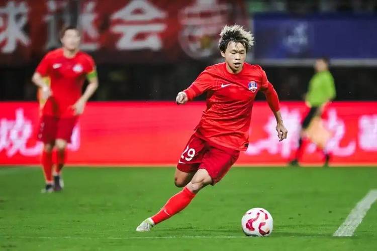 邓捷夫：教练一直鼓励我要有信心，一开始有些紧张但慢慢就放松了