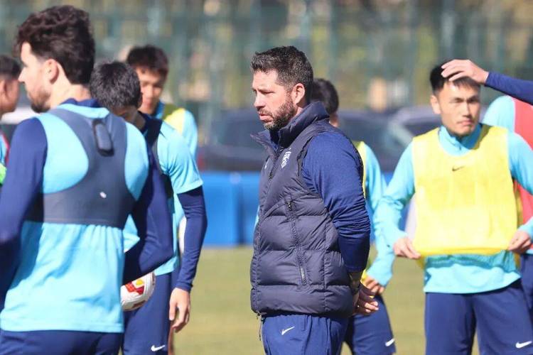 三镇主帅：丢球因注意力不集中和自身失误，球员精气神很不错