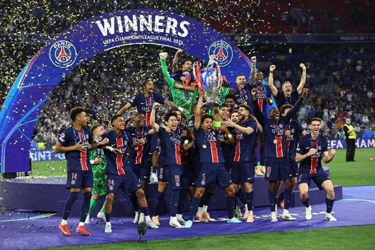 每体：18岁贝尔纳尔赢得弗里克信任，将在本周中欧冠继续首发