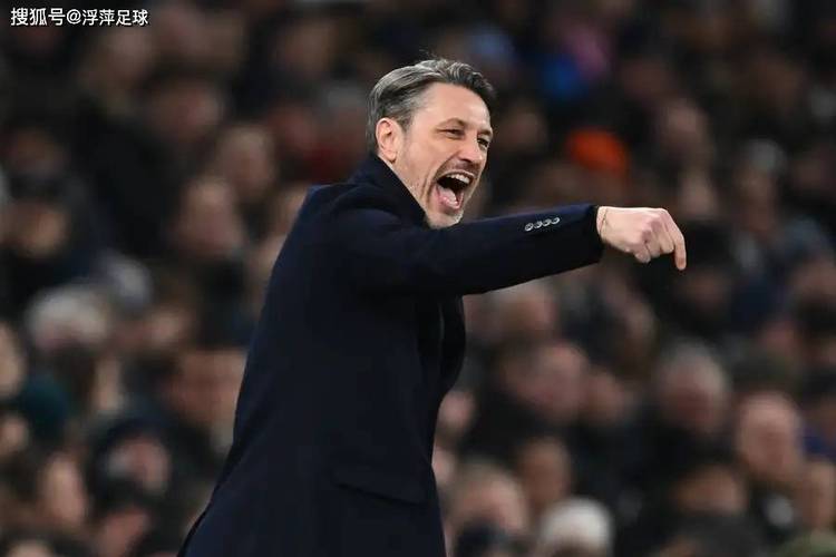 不满表现！图片报：多特高层与科瓦奇赛后在更衣室召开紧急会议