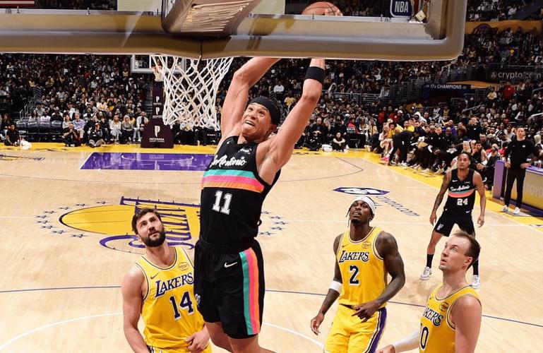 战术放空卡斯尔哈珀？乌度卡：我们想帮他们证明自己 他们做到了