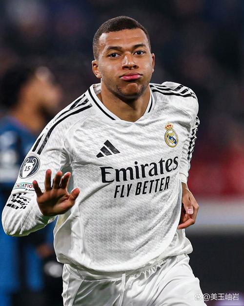 世体：姆巴佩今天将回到皇马基地接受体检，他仍有可能出战曼城