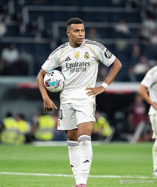 六台:姆巴佩在巴黎养伤后回到皇马基地