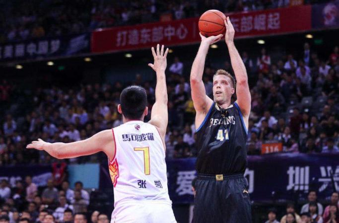 记者:北京队确实希望寻找一名水平更高的小外援 但尚无明确进展