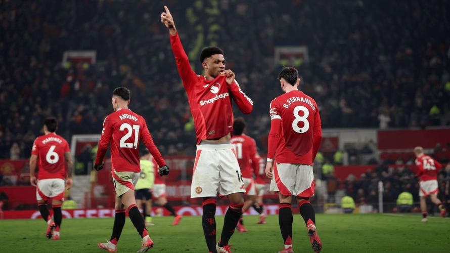 曼晚：曼联本赛季英超仅两个主场周六15点开球，7场20点后开球