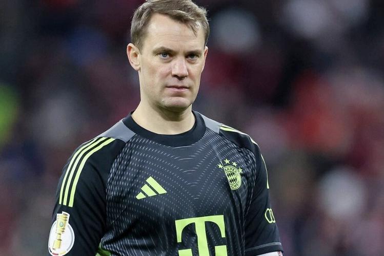 法尔克:拜仁希望与诺伊尔续约,但并不确定他是否想再踢一年