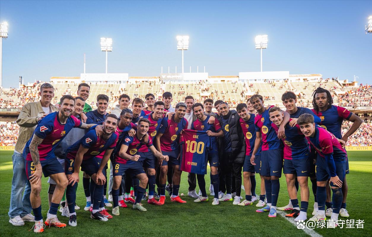 巴萨官方：全队在本周一训练前为一年前去世的队医默哀1分钟