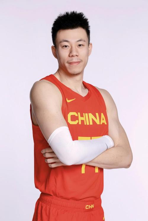 玩得开心！上海男篮球星张镇麟更博晒出全明星系列照：⭐x5