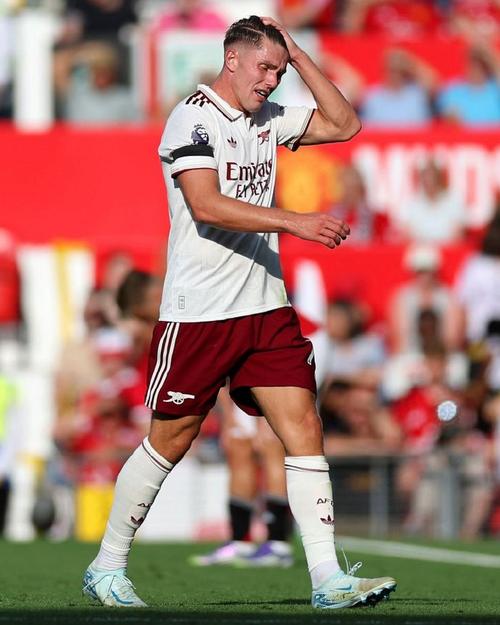 官方：约克雷斯对阵热刺时弧顶抽射破门，当选阿森纳2月最佳进球