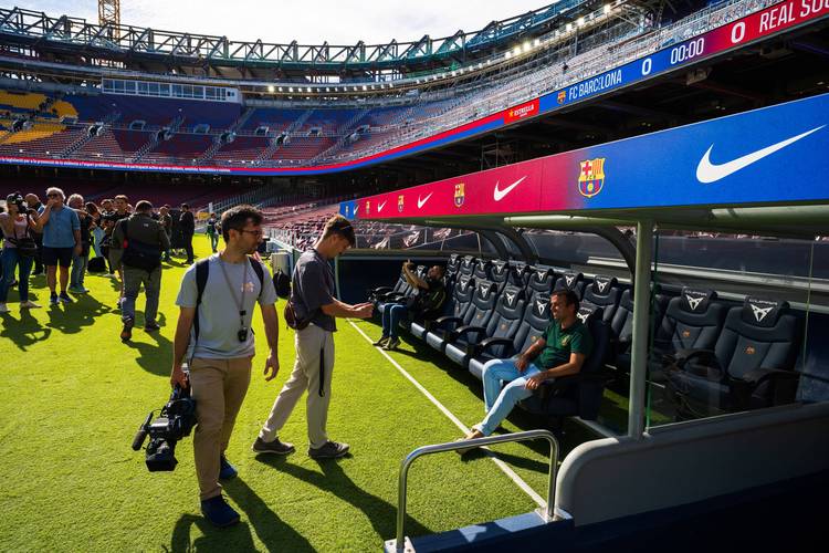 世体：国际足联去西班牙考察球场，对诺坎普的翻修工程感到满意